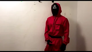 The security guard from the "SQUID GAME" jerks wanting while no one sees